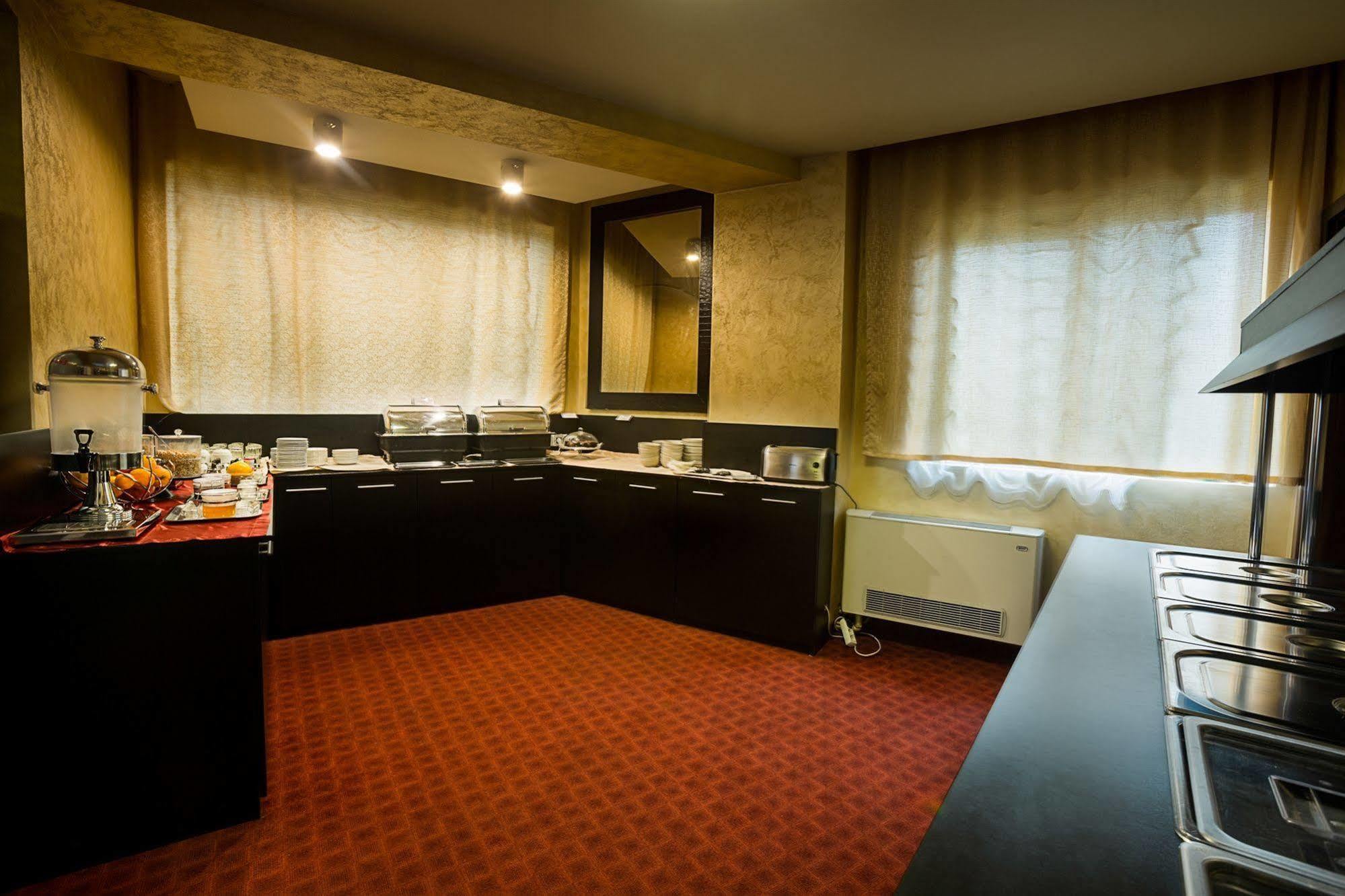 Inter Business Bucharest Hotel Luaran gambar